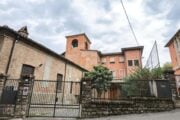 Ammazza la figlia perché può rivedere il papà