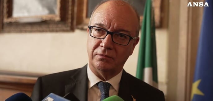 Valditara: «La Francia non ha avuto il coraggio di investire nella scuola»
