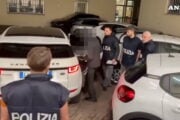 Milano, la «mente» del Movimento 17 ottobre in Questura dopo il fermo