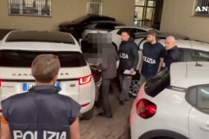 Frame del video relativo al fermo di Youssef Siher a Milano