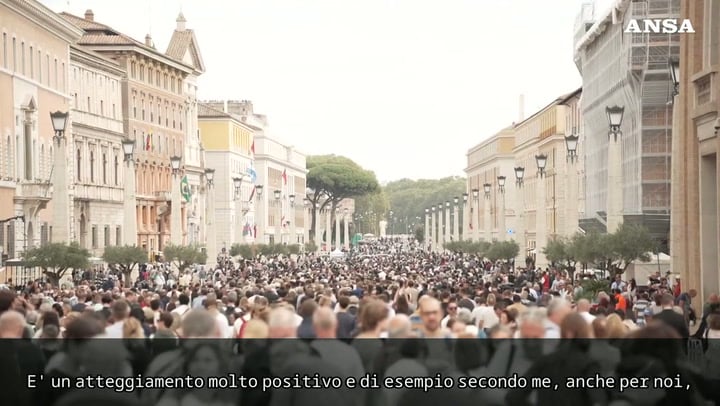 Papa Leone torna all’Angelus dopo l’operazione: «Eravamo tristi»