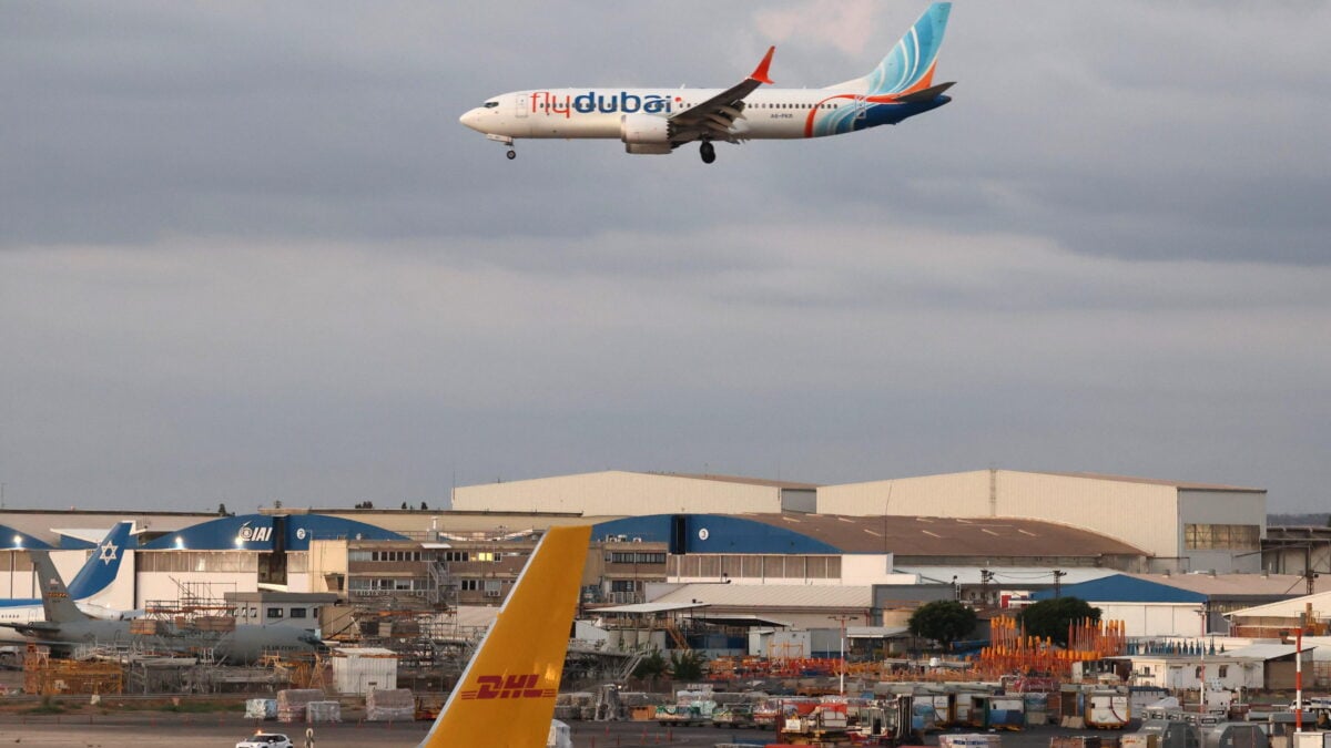 Un aereo Flydubai proveniente da Tabuk atterra all’aeroporto Ben Gurion di Tel Aviv