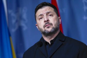 Zelensky: «No pace senza Kiev al tavolo». Oggi Witkoff prova a convincere i russi