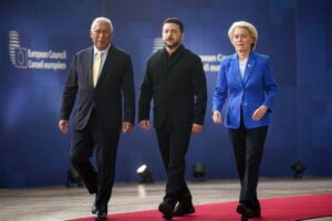 Antonio Costa, Volodymyr Zelensky e Ursula von der Leyen al Consiglio europeo di Bruxelles
